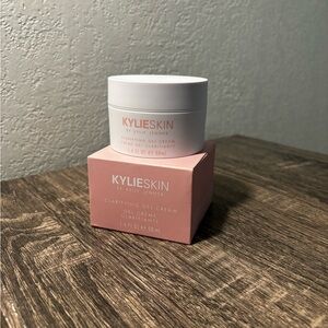 KYLIE JENNER clarifying gel cream🌸🌸